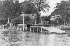 1941. Penalhuset på fisker Ole Nielsens grund ved stentangen syd for nuværende klubhus..